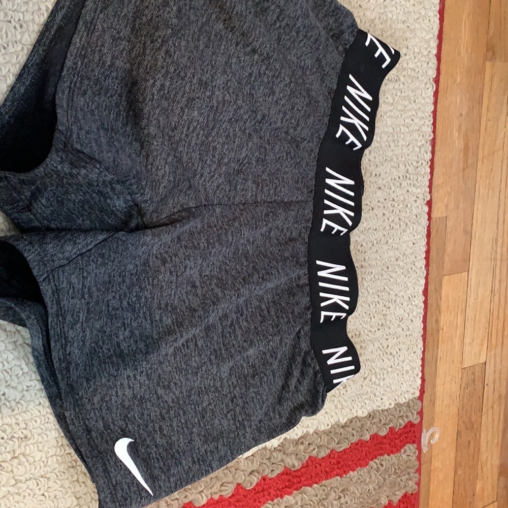 Nike shorts size kids L